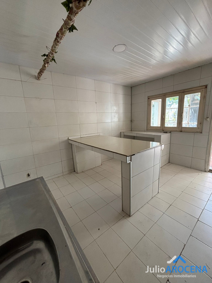 Local Comercial ID.1330 - AMPLIO LOCAL EN ZONA ESTRATEGICA DE COLONIA DE SACRAMENTO 