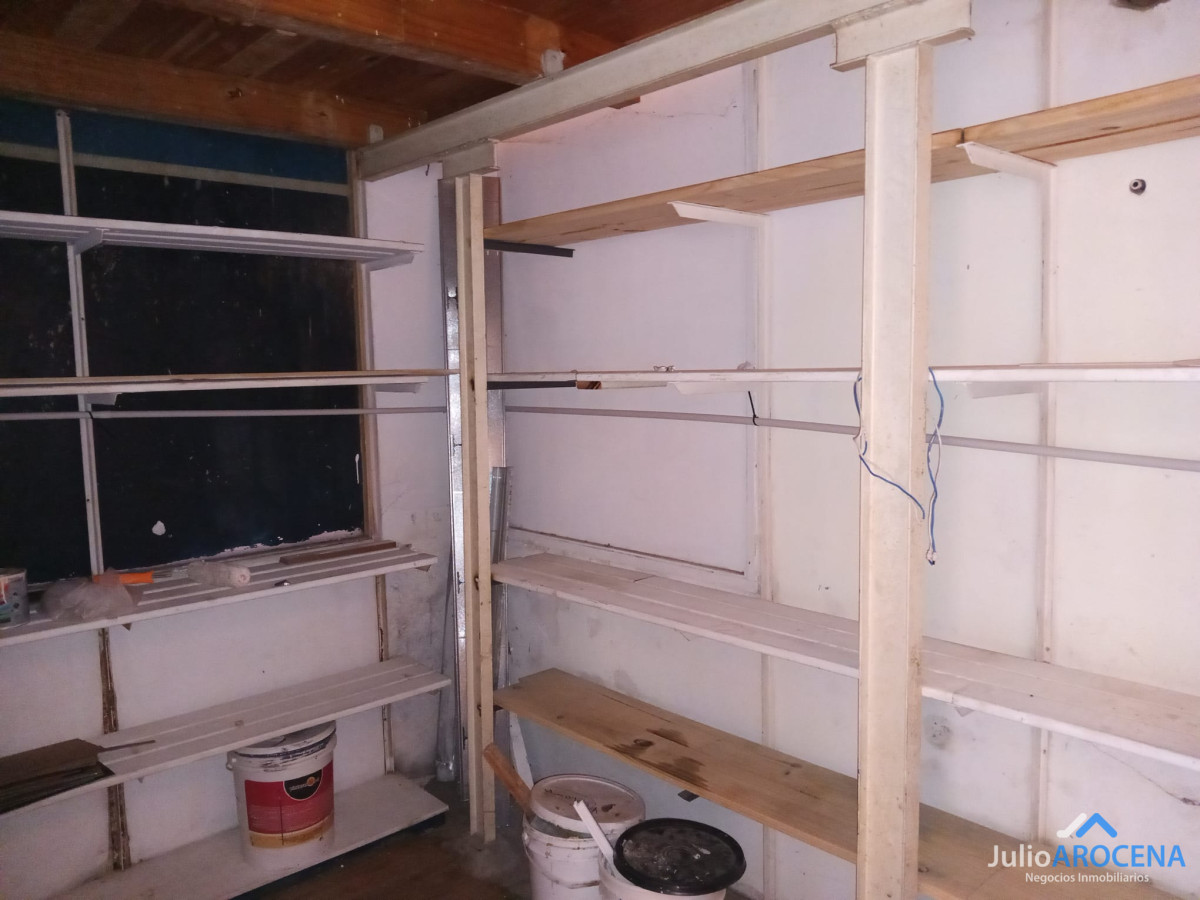 Local Comercial ID.1270 - EXCELENTE UBICACION LOCAL GRAL FLORES