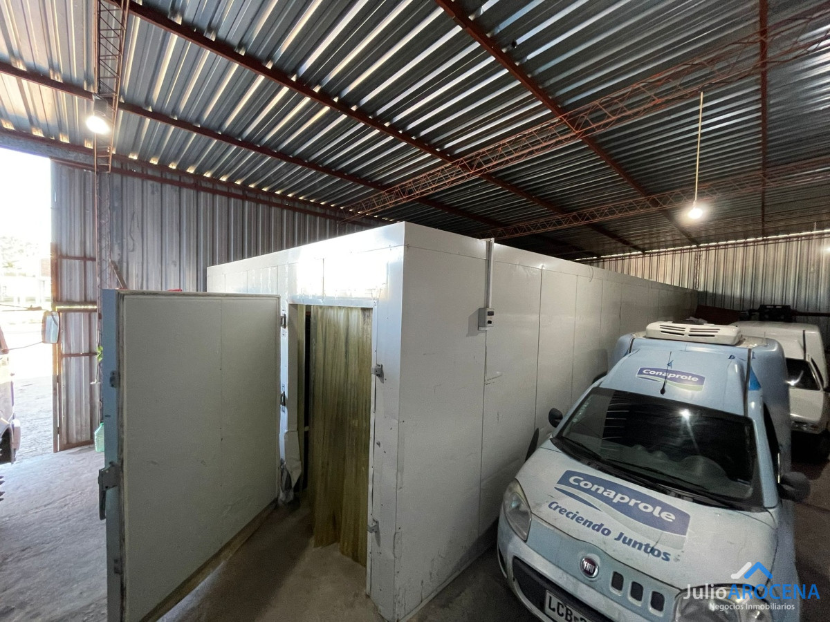 Local Comercial ID.1082 -  ¡ATENCIÓN EMPRESARIOS! ALQUILER DISPONIBLE - GALPÓN COMERCIAL DE 212m² 