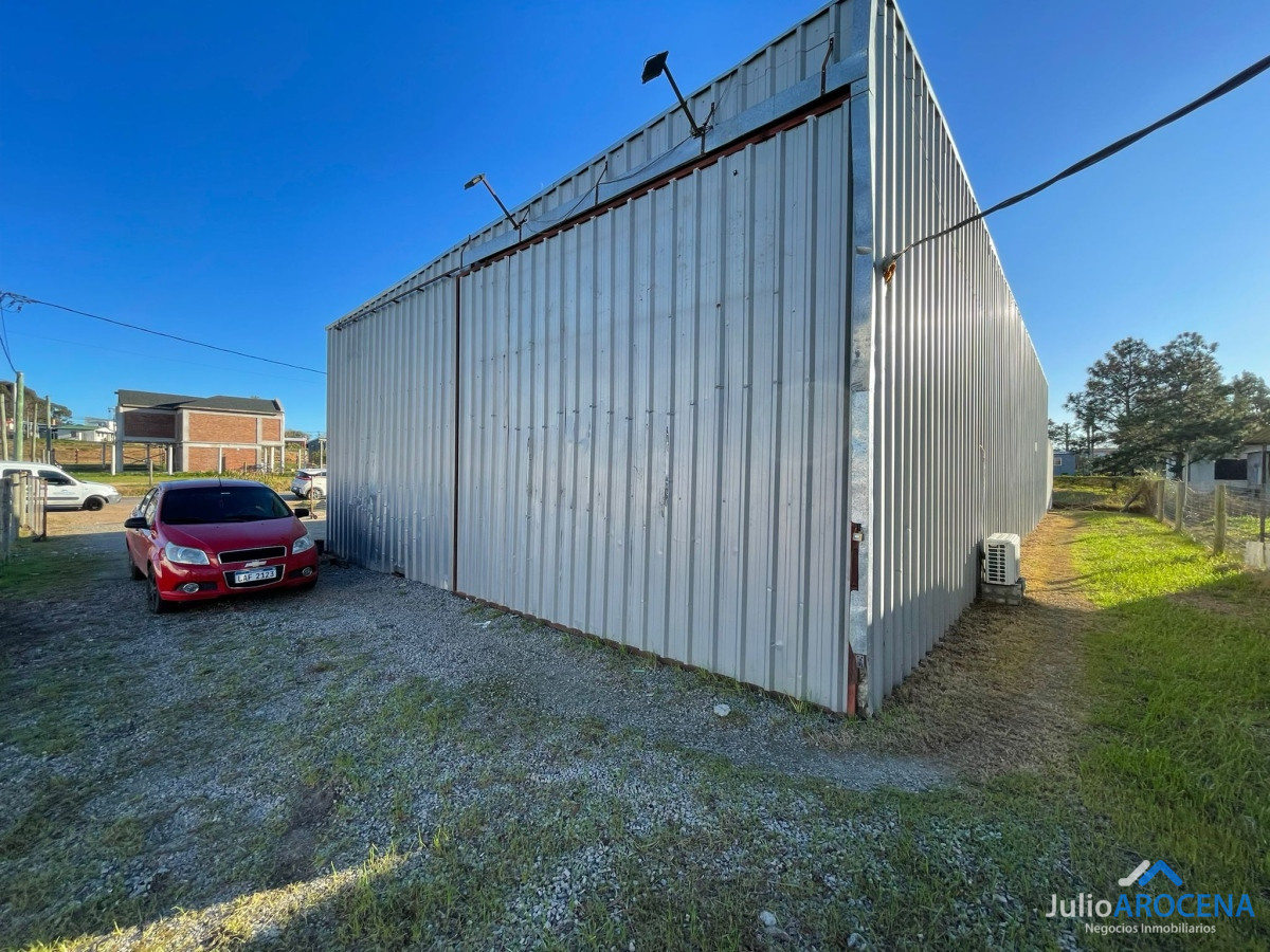 Local Comercial ID.1082 -  ¡ATENCIÓN EMPRESARIOS! ALQUILER DISPONIBLE - GALPÓN COMERCIAL DE 212m² 