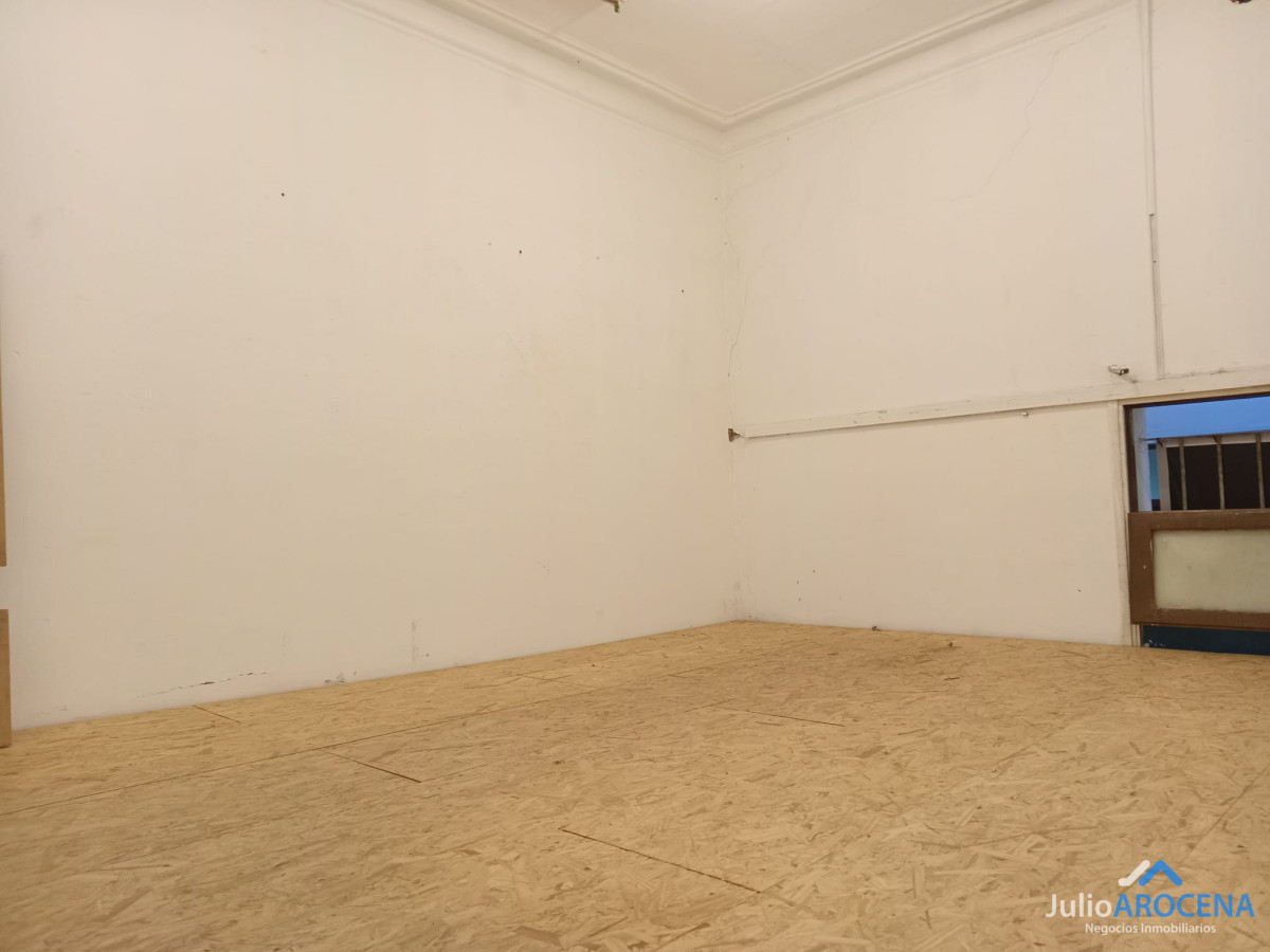 Local Comercial ID.1270 - EXCELENTE UBICACION LOCAL GRAL FLORES