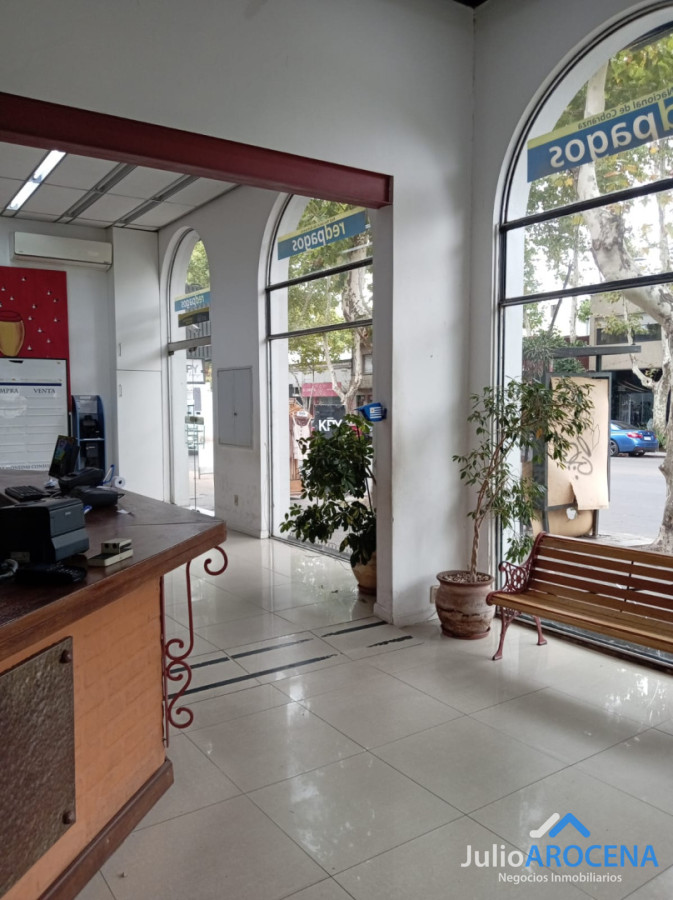 Local Comercial ID.1391 - IMPORTANTE PROPIEDAD COMERCIAL DESARROLLADA EN DOS PLANTAS 