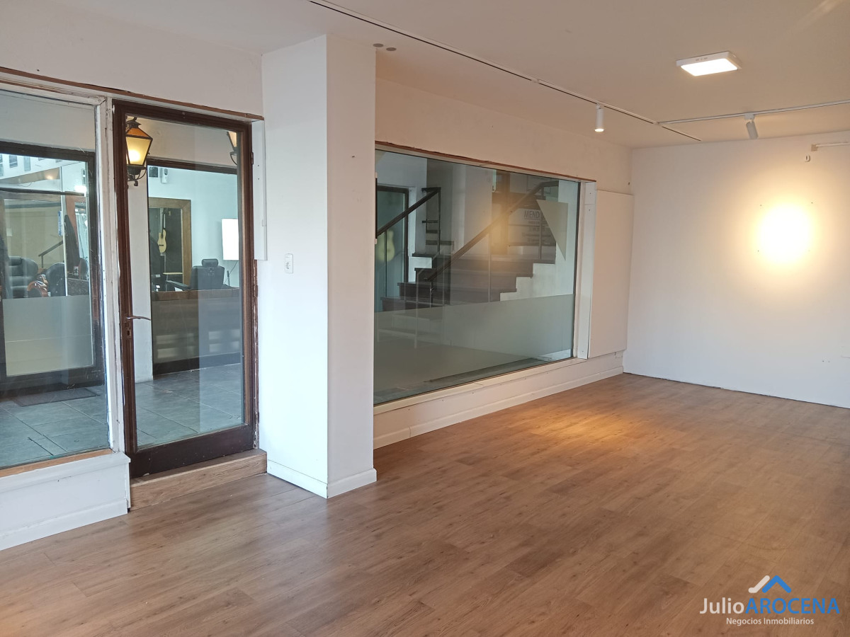 Local Comercial ID.1270 - EXCELENTE UBICACION LOCAL GRAL FLORES