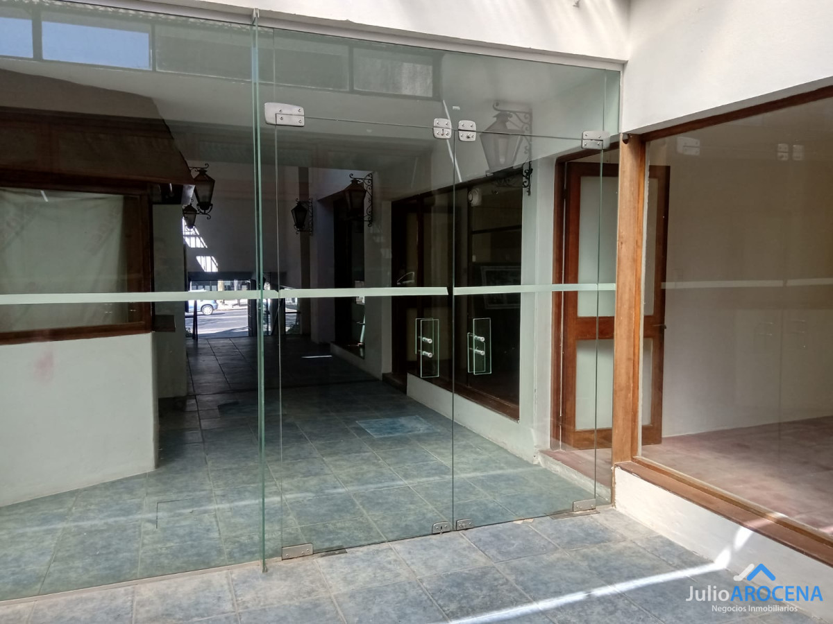 Local Comercial ID.817 - Oportunidad de Inversión en el Centro de Colonia 