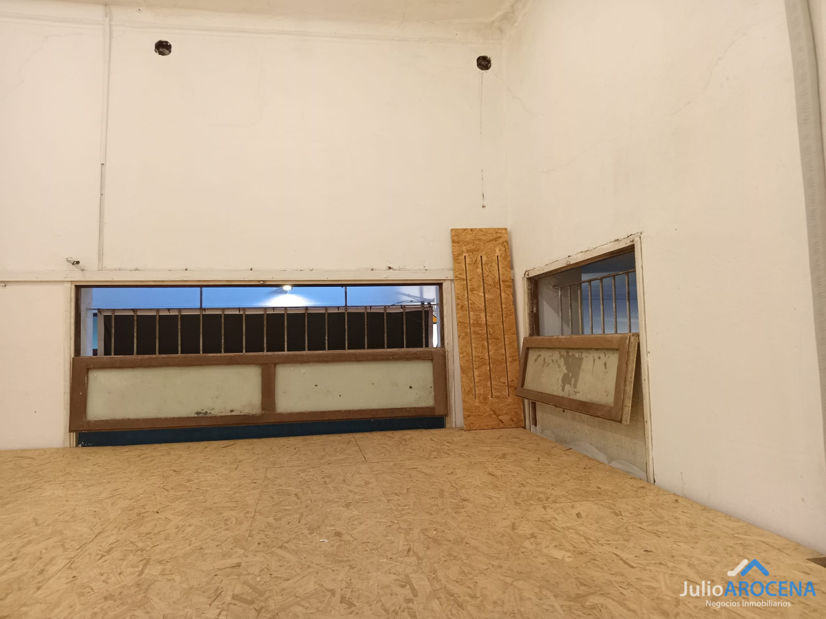 Local Comercial ID.1270 - EXCELENTE UBICACION LOCAL GRAL FLORES