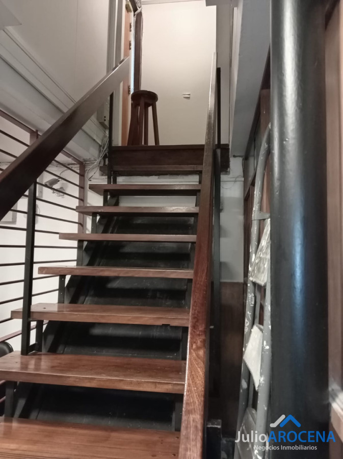 Local Comercial ID.1391 - IMPORTANTE PROPIEDAD COMERCIAL DESARROLLADA EN DOS PLANTAS 