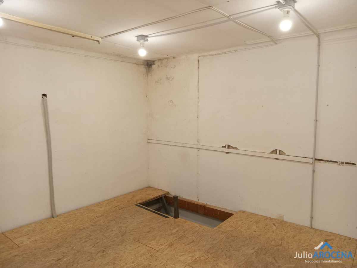 Local Comercial ID.1270 - EXCELENTE UBICACION LOCAL GRAL FLORES