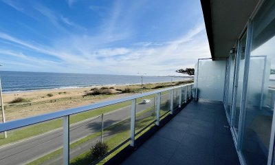 VENTA Penthouse dos dormitorios y dos baños Playa Mansa