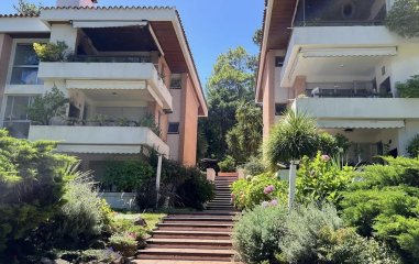 Venta Departamento 3 dormitorios parrillero y estufa a leña con piscina en Punta del Este