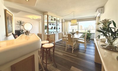 Venta apartamento de 2 dormitorios en calle 20, Punta del Este.