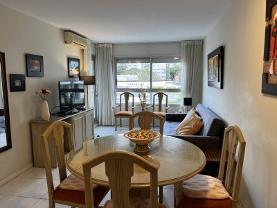 Venta-2 dormitorios , torre con servicios zona Roosevelt 