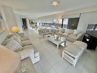 Venta , Primera linea Puerto Punta del Este SAP4071047