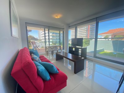 VENTA: APARTAMENTO 2 DORMITORIOS   TERRAZA EXCLUSIVA AIDY GRILL PUNTA DEL ESTE