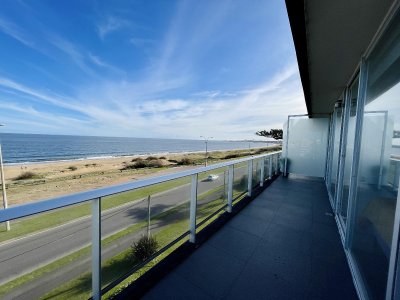 VENTA Penthouse dos dormitorios y dos baños Playa Mansa