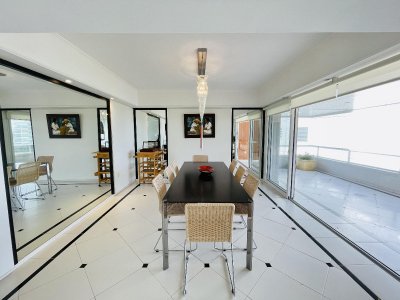 VENTA Departamento de 3 dormitorios en suite mas servicio primera linea Playa Brava 
