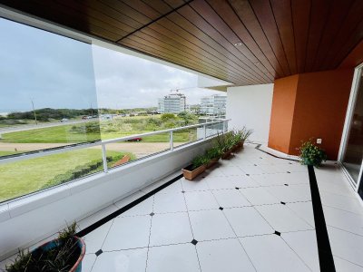 VENTA Departamento de 3 dormitorios en suite mas servicio primera linea Playa Brava  SAP5498912
