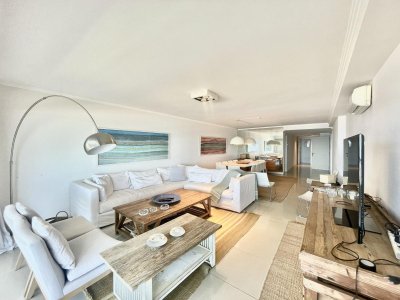 VENTA:  3 DORMITORIOS Y DEPENDENCIA  TORRE LOBOS PLAYA BRAVA