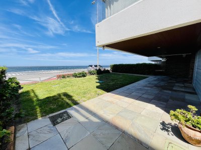 Venta -  3 dormitorios  en primera linea Peninsula Punta del Este 