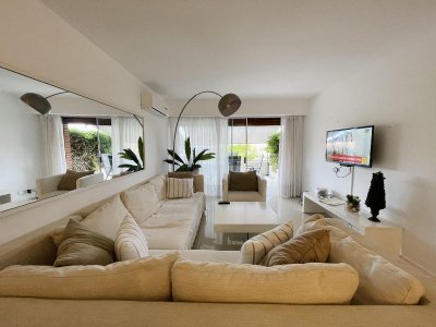 VENTA - Departamento de 3 dormitorios, 3 baños en el Puerto de Punta del Este SAP4804827