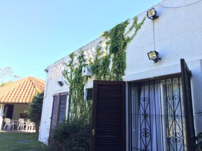 Alquiler anual y temporal de casa en Punta del Este, Playa Mansa