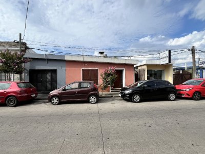 Venta, casa céntrica en Maldonado,  2 dormitorios, dos locales independientes.  Ideal Inversion!