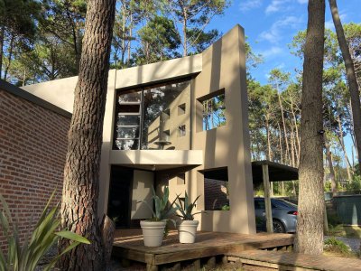 VENTA: CASA LAGUNA BLANCA 4 DORMITORIOS
