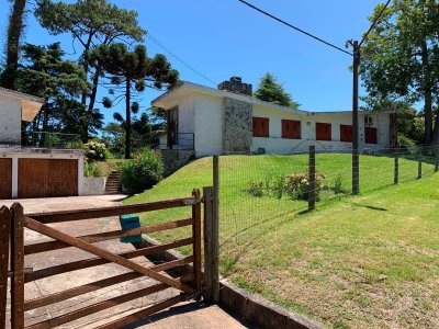 Casa en  Barrio Cantegril excelente ubicación