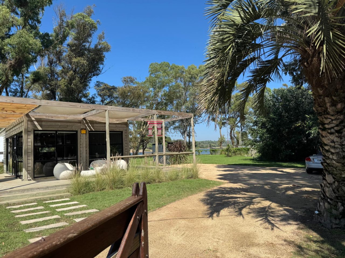 Estupendo Local en la Mejor Ubicacion de La Barra - GoPunta - Portal Inmobiliario de Punta del Este - Maldonado