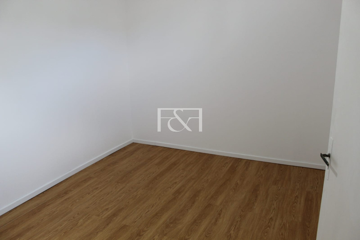 Apartamento ID.2796 - Venta, impecable apartamento 2 dor, patio, azotea de uso exclusivo