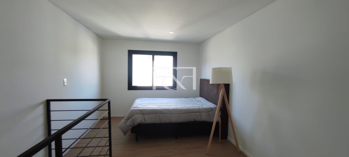 Apartamento ID.2582 - Se vende Apartamento Duplex de un Dormitorio en Tres Cruces
