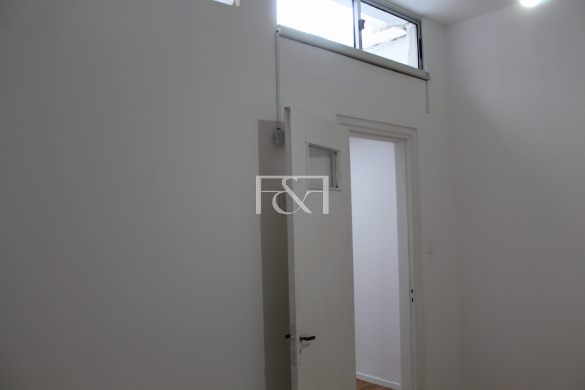 Apartamento ID.2796 - Venta, impecable apartamento 2 dor, patio, azotea de uso exclusivo