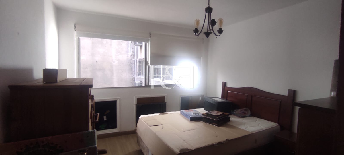 Apartamento ID.2250 - Se vende monoambiente en pleno centro de 18 de Julio.