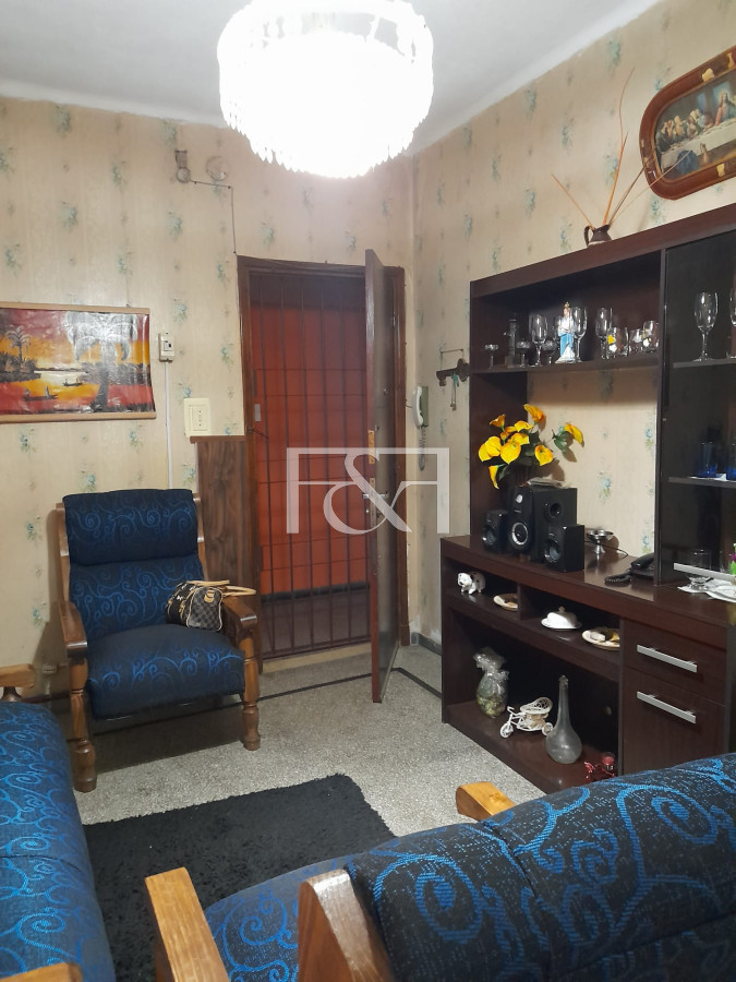 Apartamento ID.2105 - VENTA APARTAMENTO 2 DORMITORIOS - PLANTA BAJA EN CIUDAD VIEJA