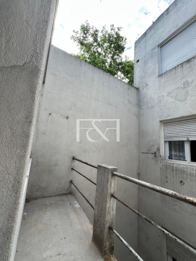 Apartamento ID.2886 - Alquilo apartamento 3 dormitorios , 2 balcones frente y Interno sobre 8 de octubre esq Paladino