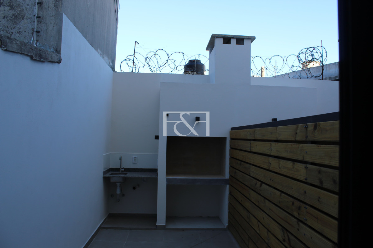 Apartamento ID.2802 - Alquiler monoambiente CON PATIO Y PARRILLERO