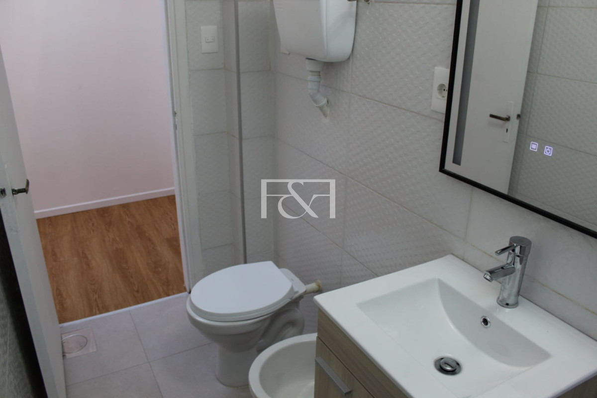 Apartamento ID.2796 - Venta, impecable apartamento 2 dor, patio, azotea de uso exclusivo