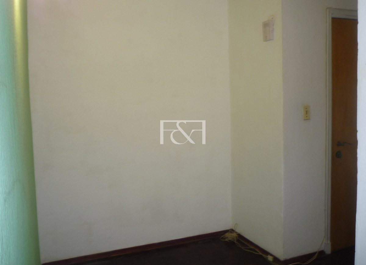 Apartamento ID.2250 - Se vende monoambiente en pleno centro de 18 de Julio.