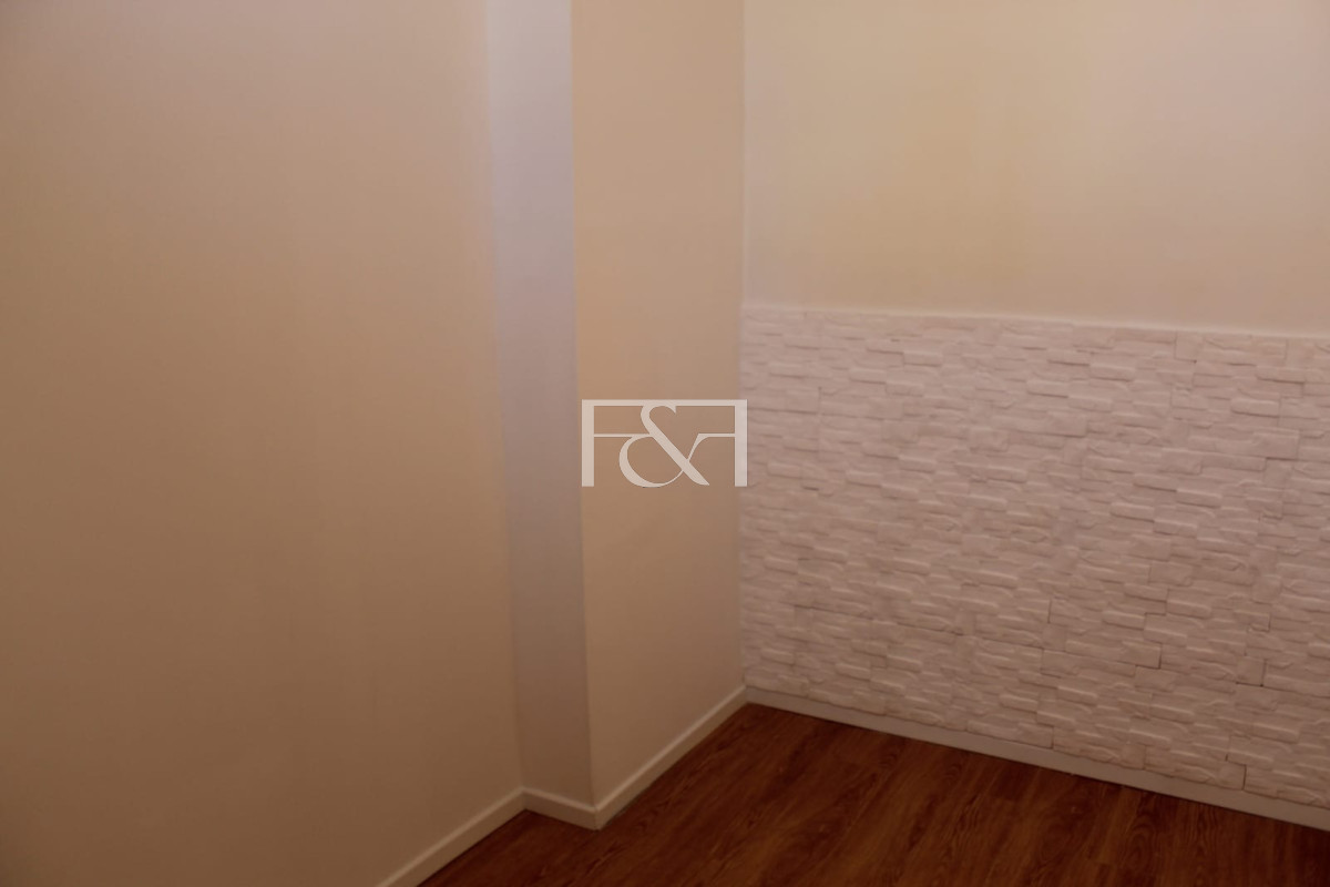 Apartamento ID.2796 - Venta, impecable apartamento 2 dor, patio, azotea de uso exclusivo