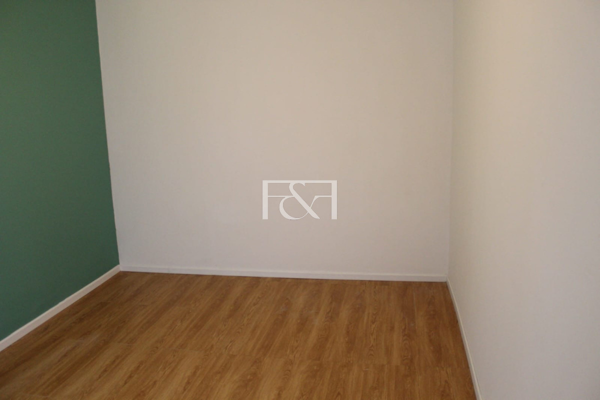 Apartamento ID.2796 - Venta, impecable apartamento 2 dor, patio, azotea de uso exclusivo