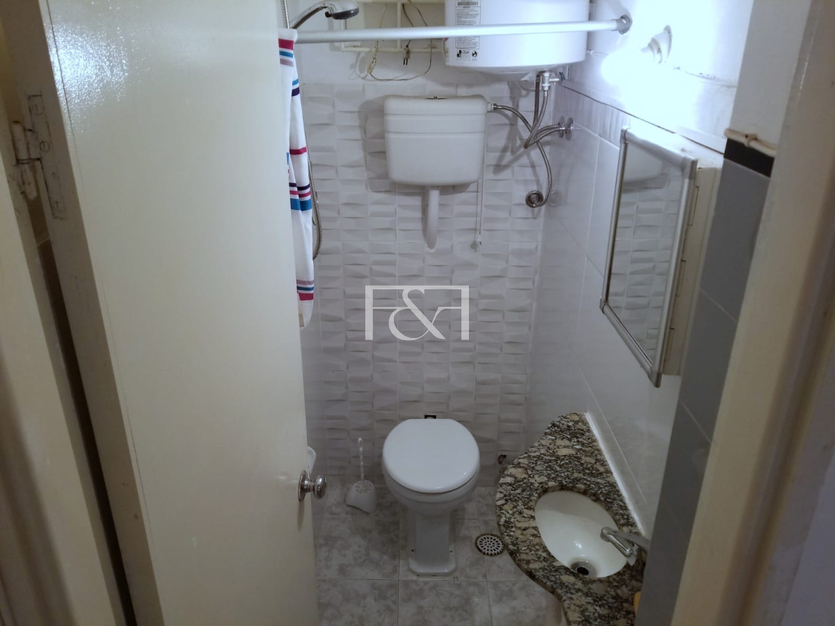 Apartamento ID.2653 - Se vende amplio monoambiente , con patio