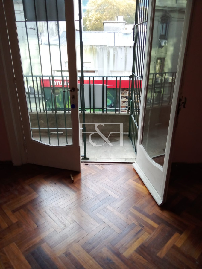 Apartamento ID.2709 - VENTA CON RENTA DE APARTAMENTO DE 1 DORMITORIO EN EL CENTRO