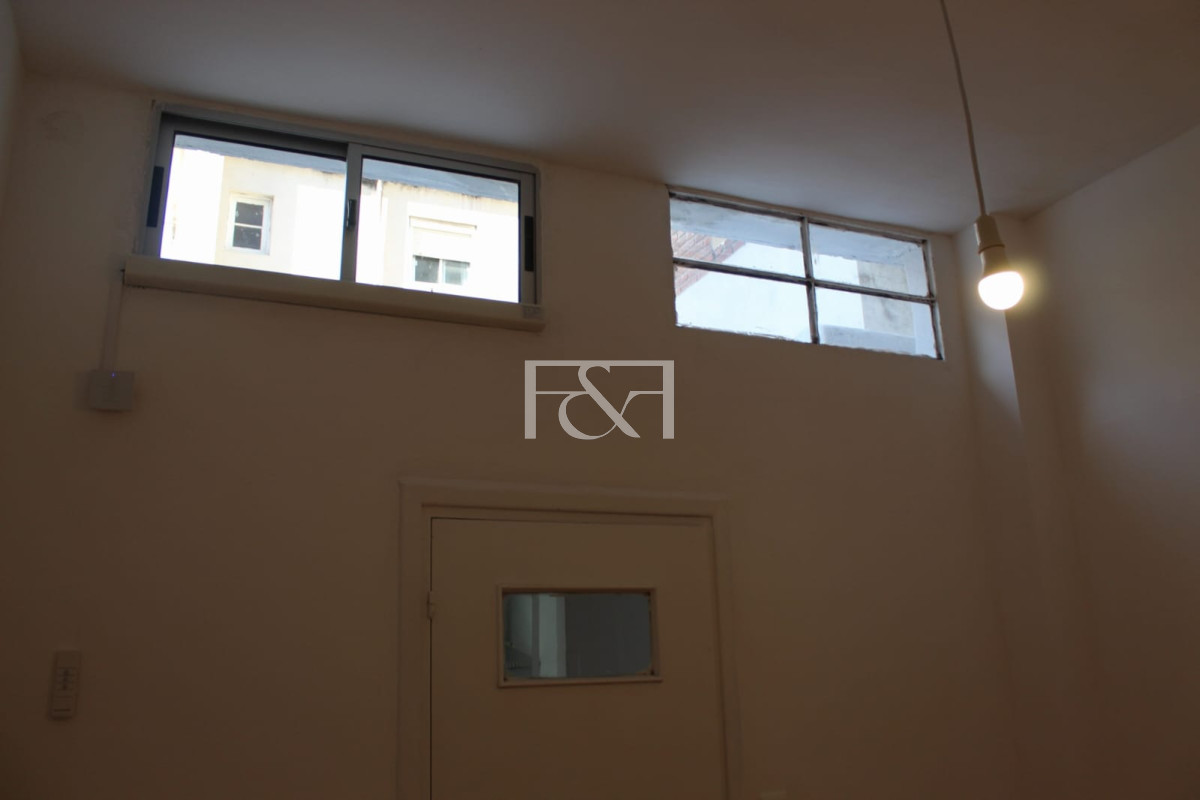Apartamento ID.2796 - Venta, impecable apartamento 2 dor, patio, azotea de uso exclusivo