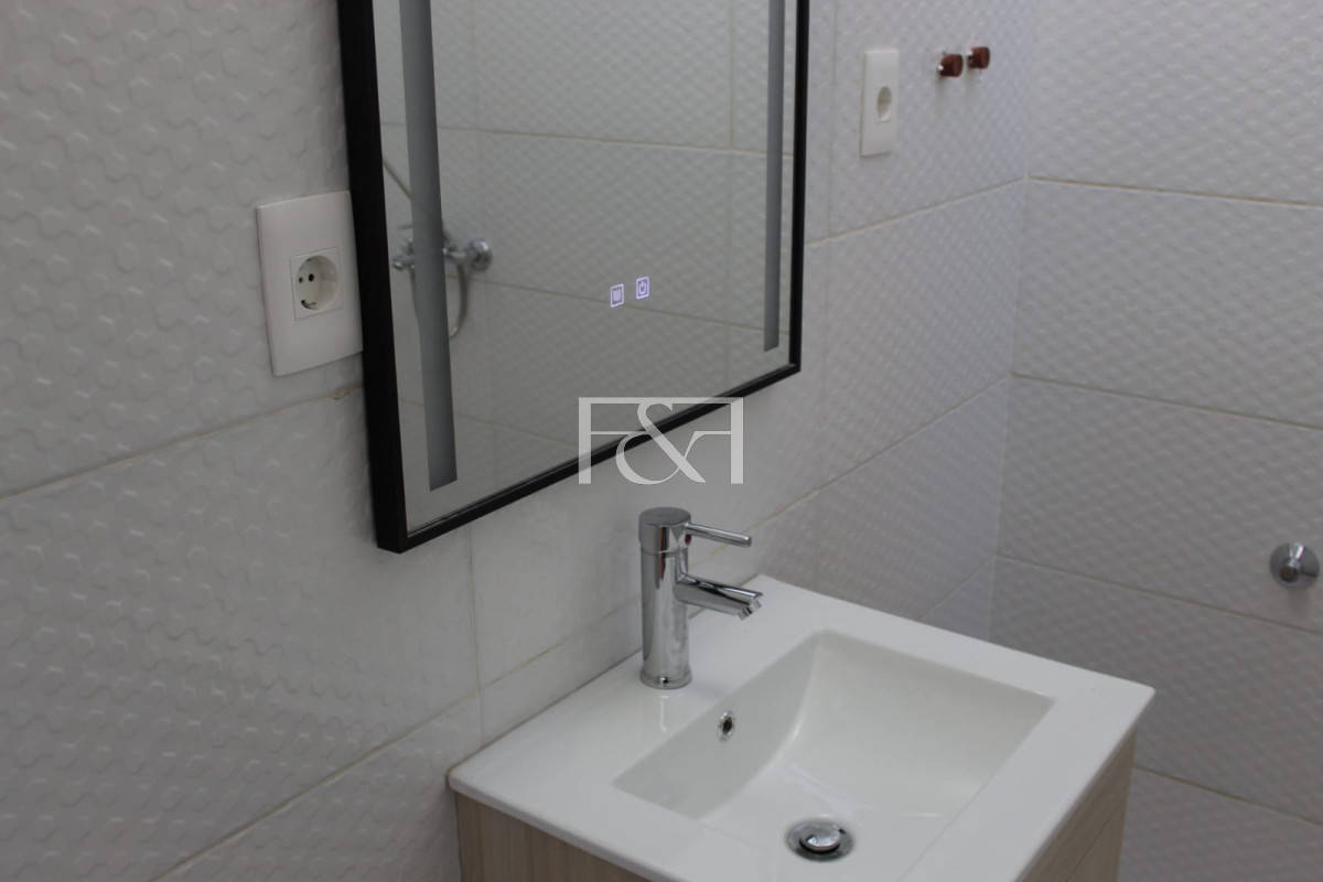 Apartamento ID.2796 - Venta, impecable apartamento 2 dor, patio, azotea de uso exclusivo