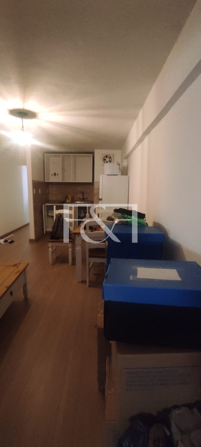 Apartamento ID.2250 - Se vende monoambiente en pleno centro de 18 de Julio.
