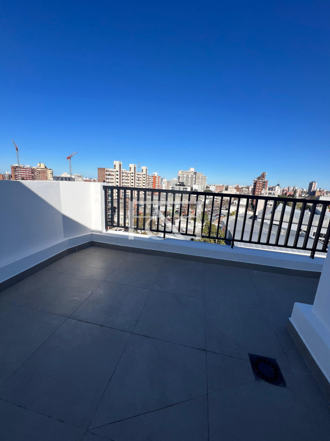 Apartamento ID.2802 - Alquiler monoambiente CON PATIO Y PARRILLERO y Cochera