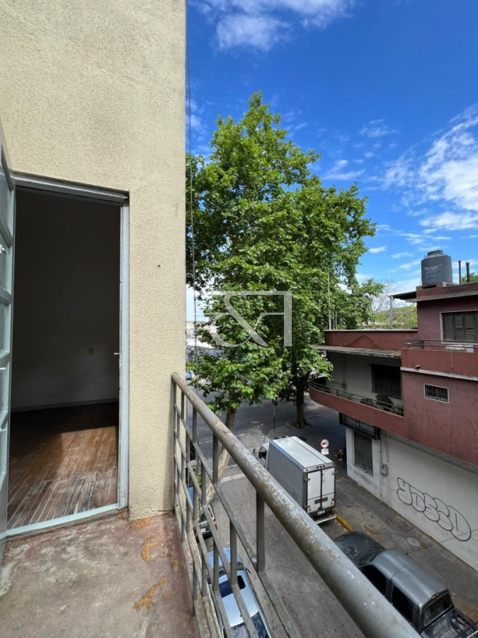 Apartamento ID.2886 - Alquilo apartamento 3 dormitorios , 2 balcones frente y Interno sobre 8 de octubre esq Paladino