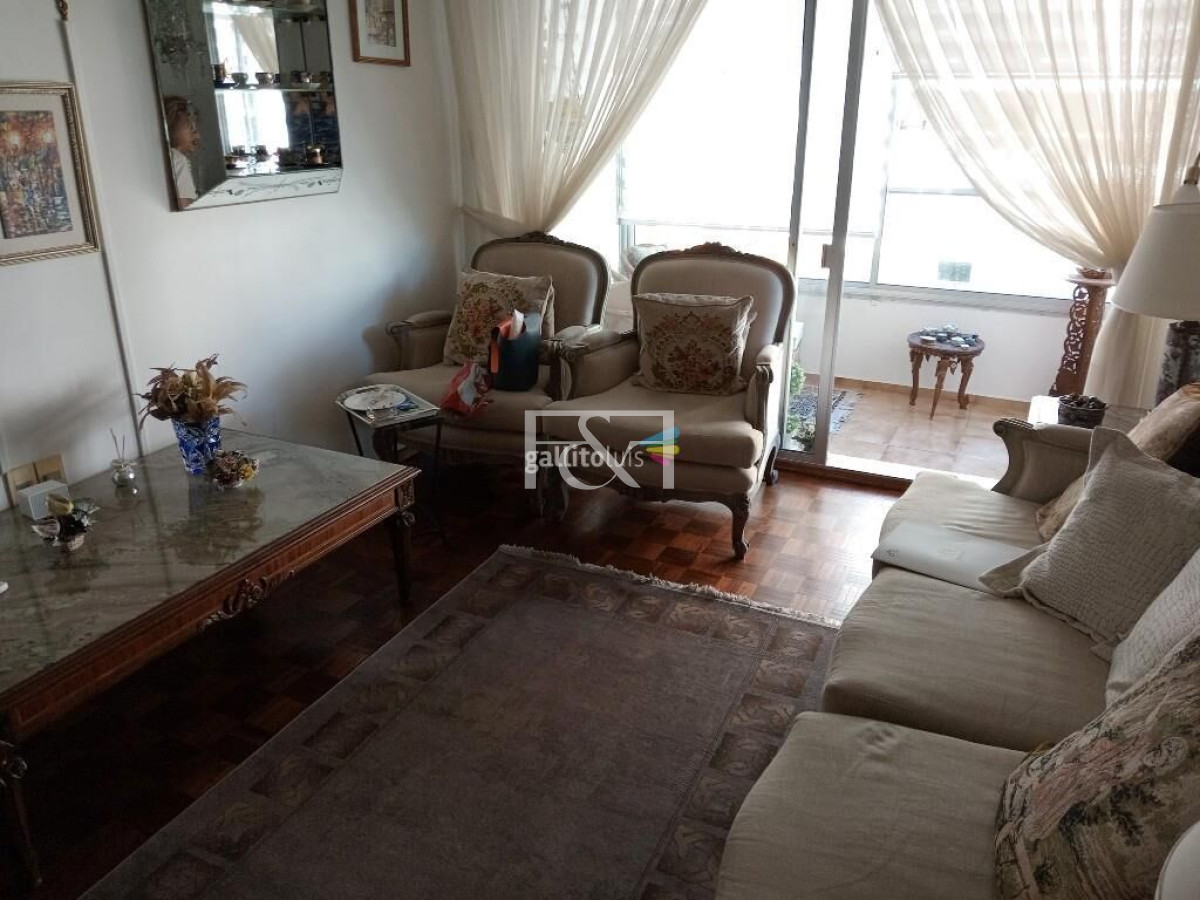 Apartamento ID.2636 - Alquiler en Punta Carretas 2 Dormitorios Con Garaje!!!