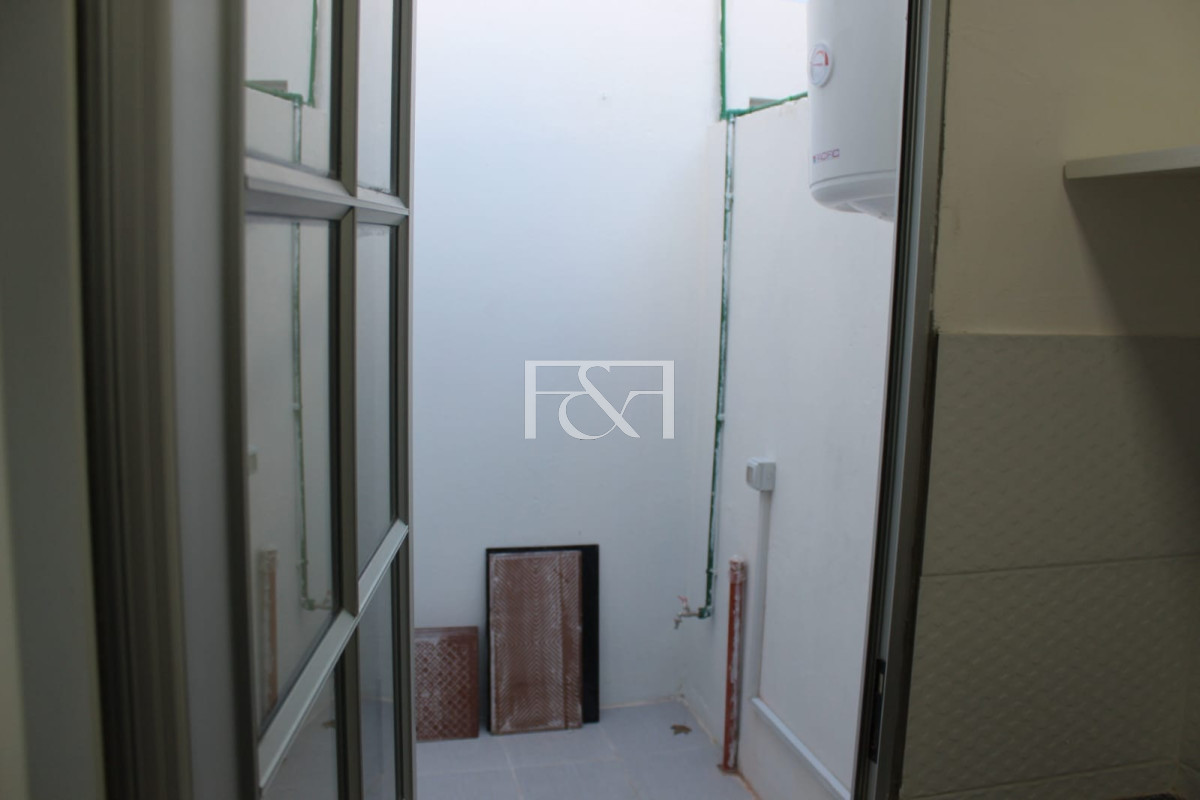 Apartamento ID.2796 - Venta, impecable apartamento 2 dor, patio, azotea de uso exclusivo