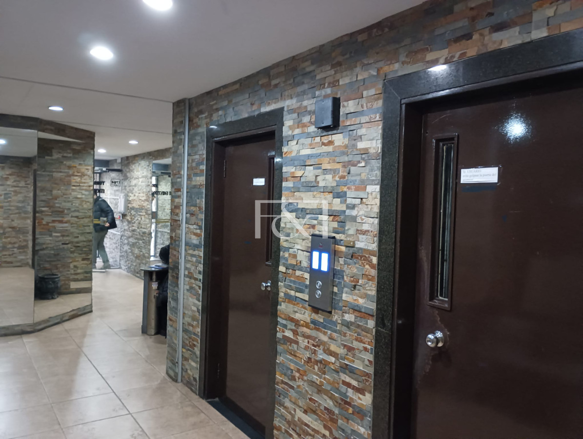 Apartamento ID.2250 - Se vende monoambiente en pleno centro de 18 de Julio.