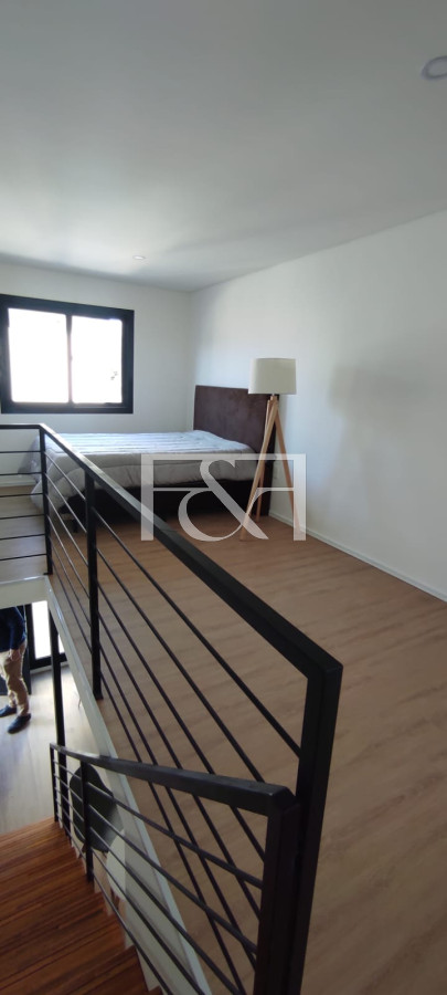 Apartamento ID.2582 - Se vende Apartamento Duplex de un Dormitorio en Tres Cruces